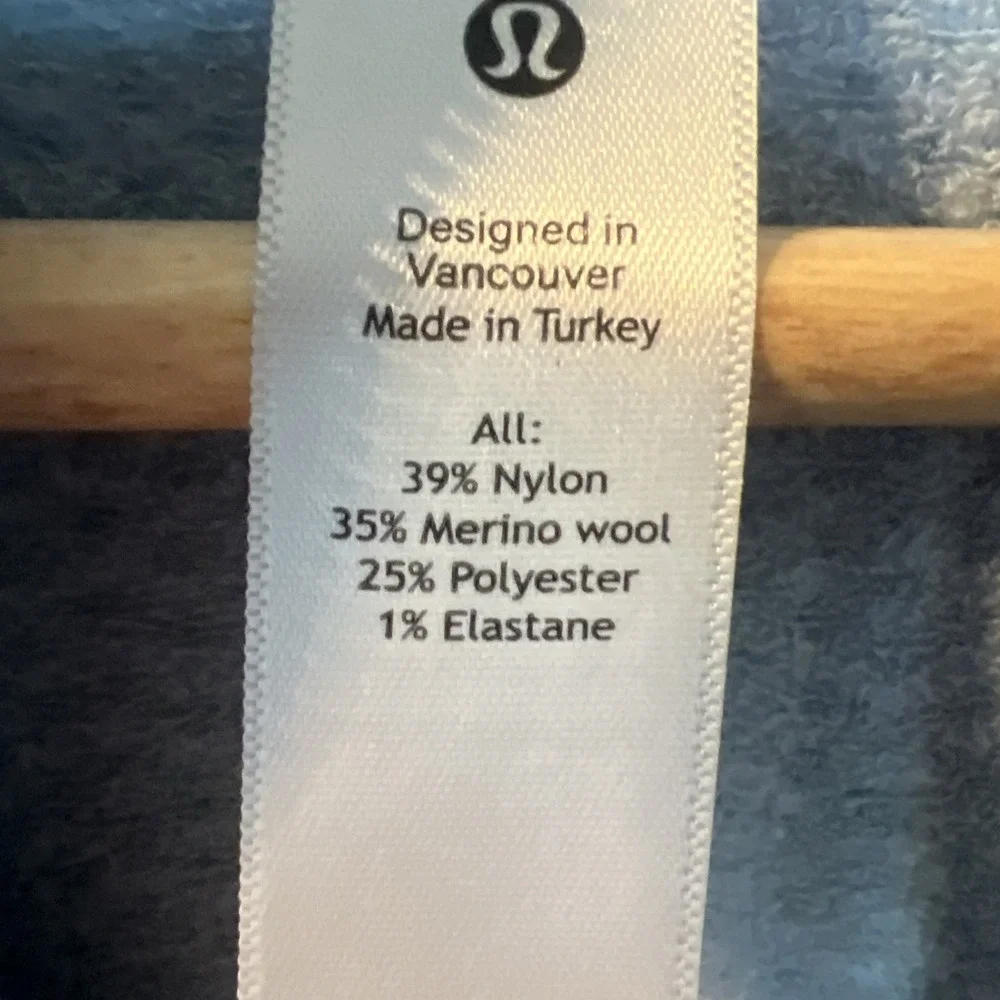 Lululemon Engineered Warmth 1/2 zip Womens 10 Blue Periwinkle Merino Pullover